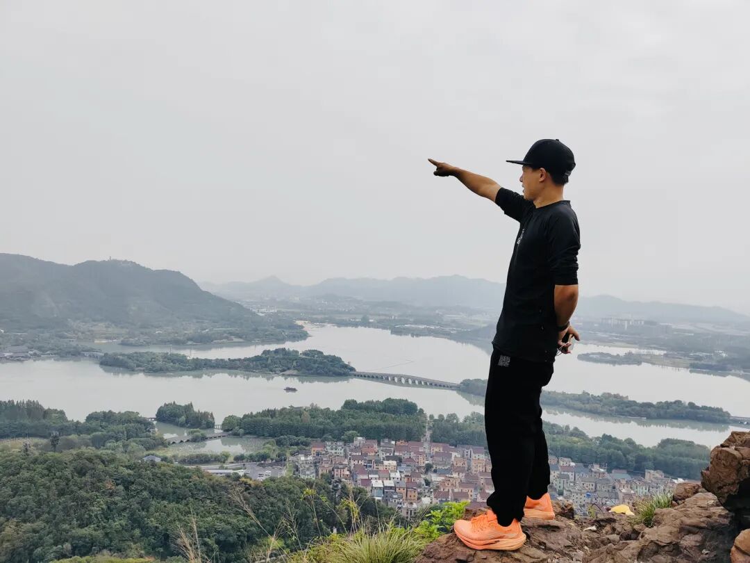 美哭了！徒步半小时登顶就可以俯瞰整个湘湖美景｜杭州老虎洞山7km带娃徒步太赞了