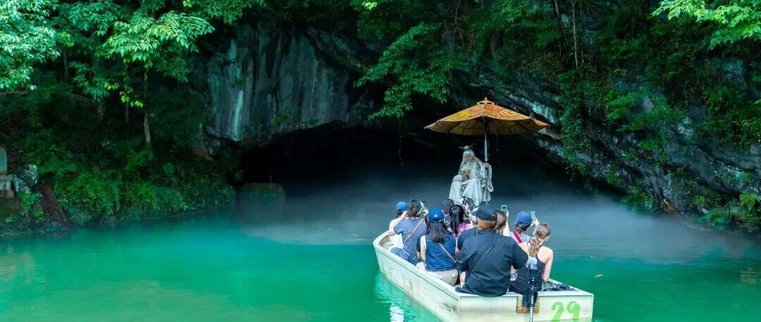 桐庐的夏天,坐船看山踩溪水,刚好够放松一整天