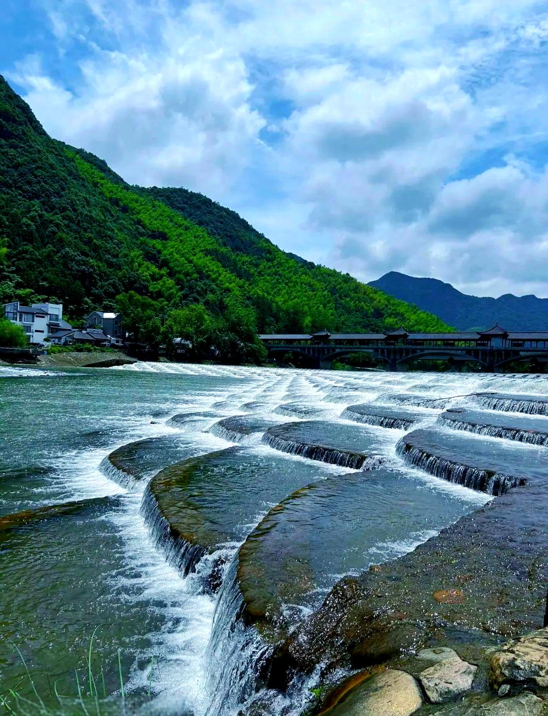富阳梅州坝玩水攻略,龙鳞坝旁1km人少免费清凉地