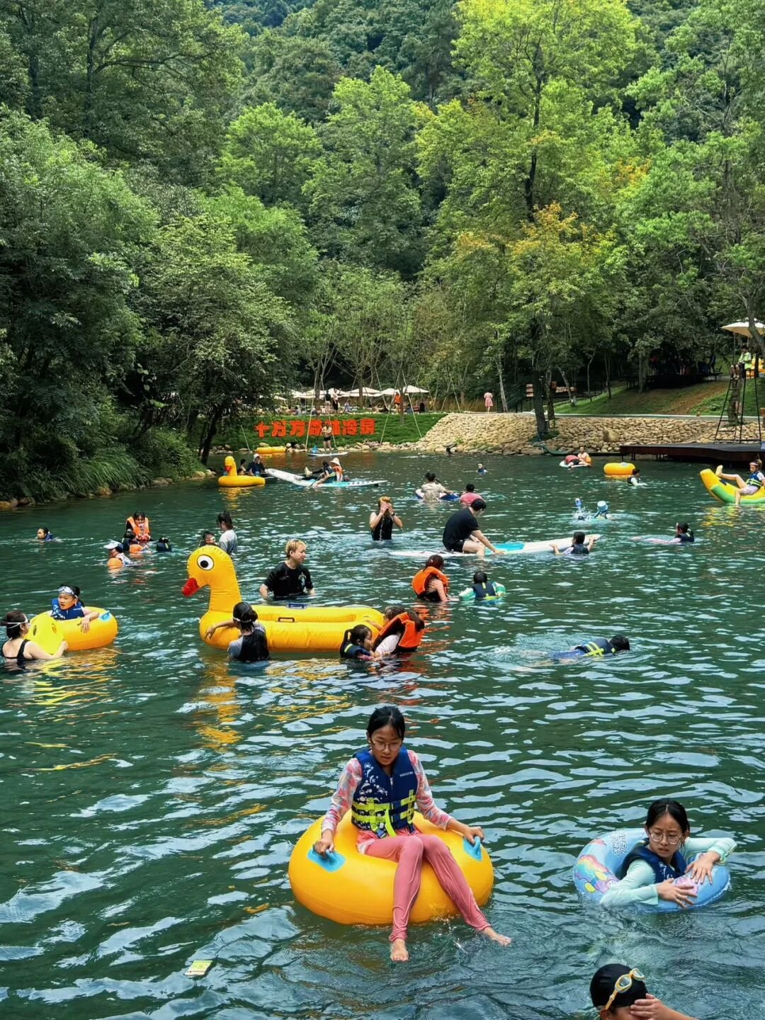 杭州近郊3处山泉秘境,玩水看萤一站搞定