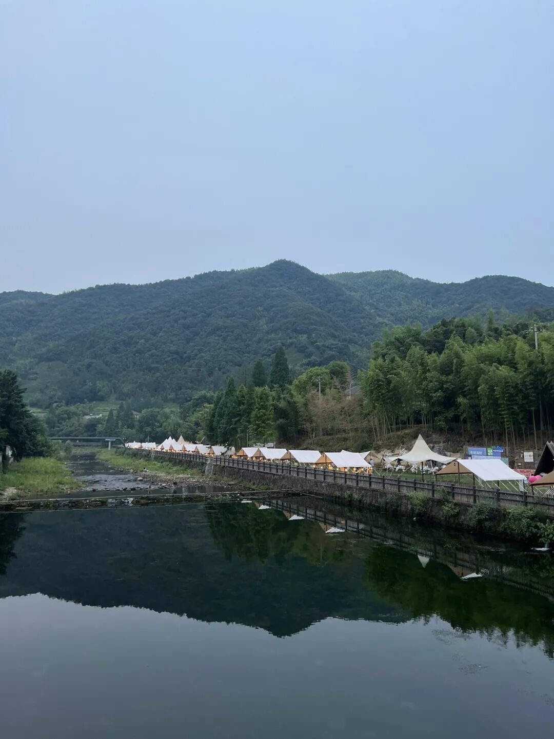 42℃那天,阿漫躲进了一条绿色的河里