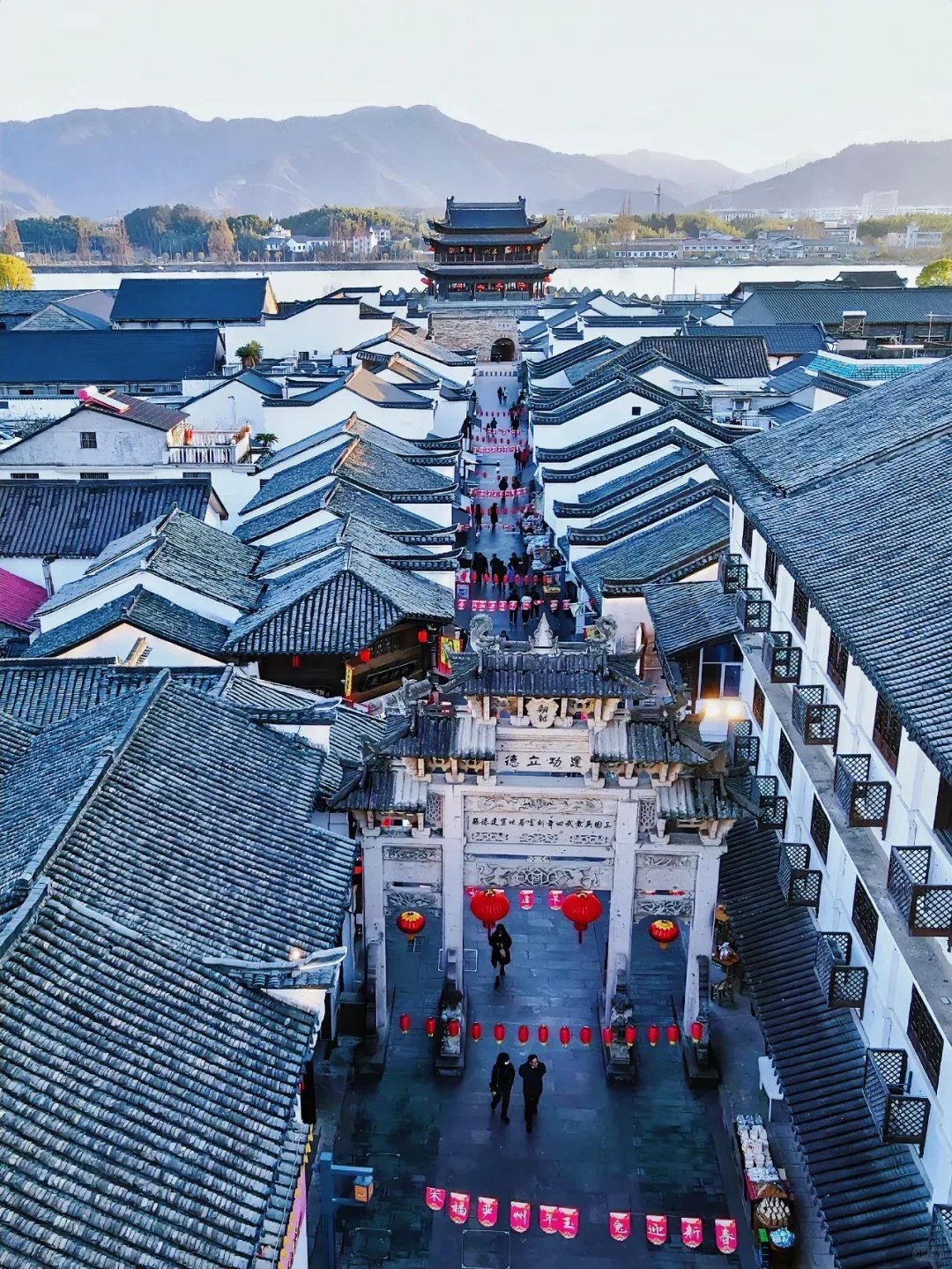 梅城走完吃一圈,再去江边骑车