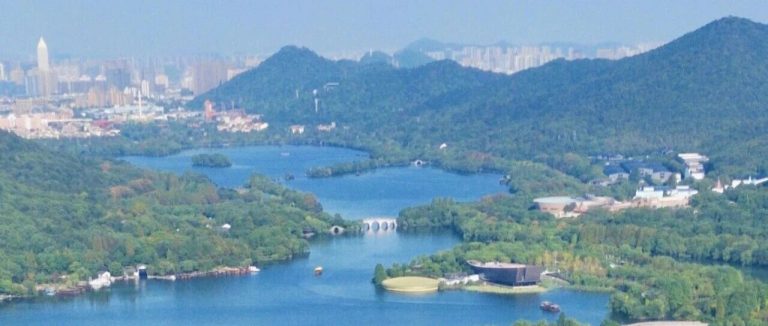 美哭了！徒步半小时登顶就可以俯瞰整个湘湖美景｜杭州老虎洞山7km带娃徒步太赞了