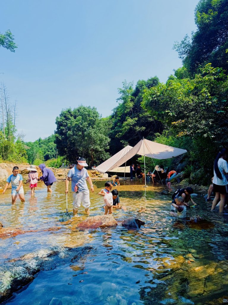 九溪的溪水漫过脚背，夏天就泡没了