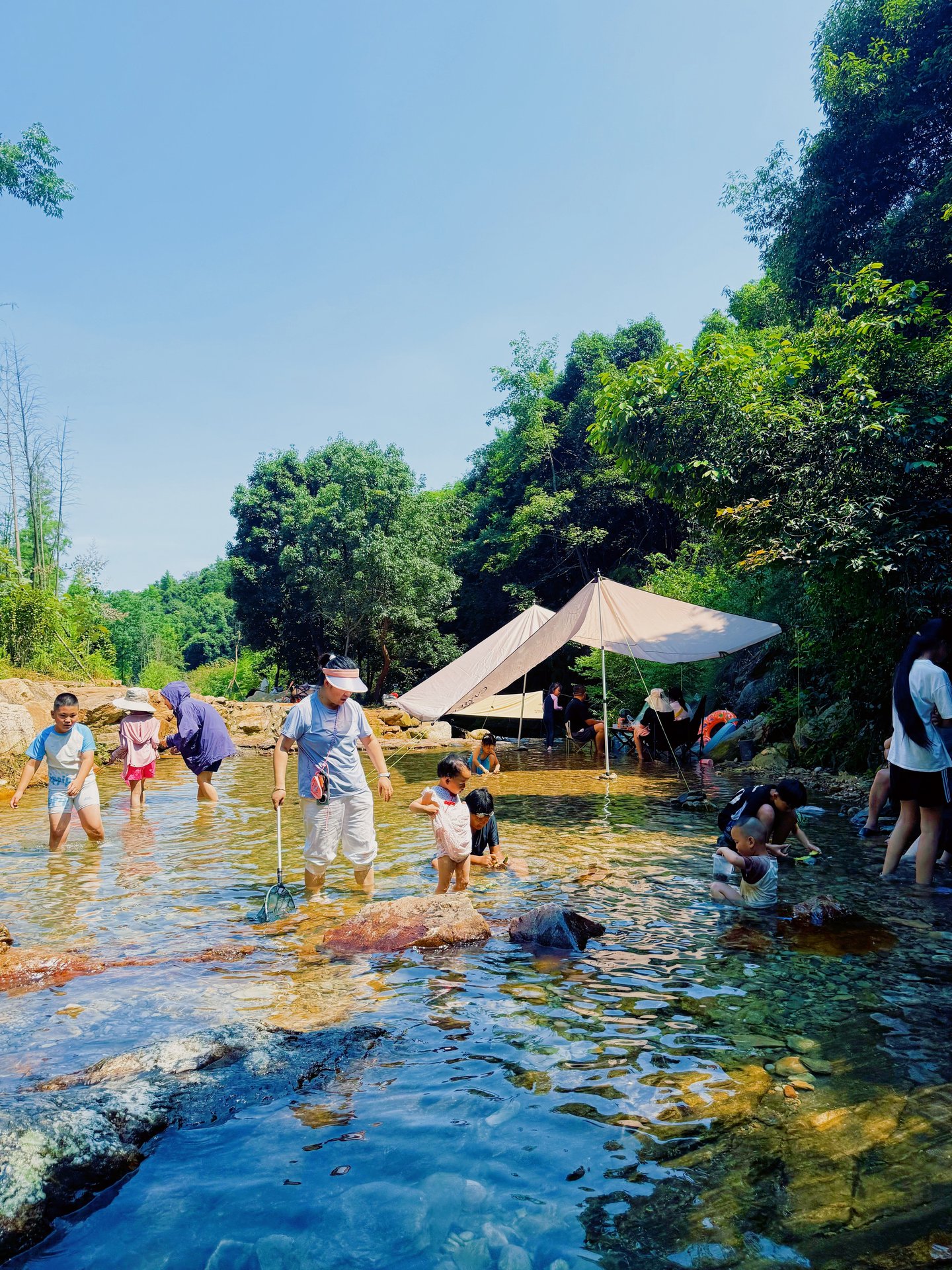 九溪的溪水漫过脚背，夏天就泡没了