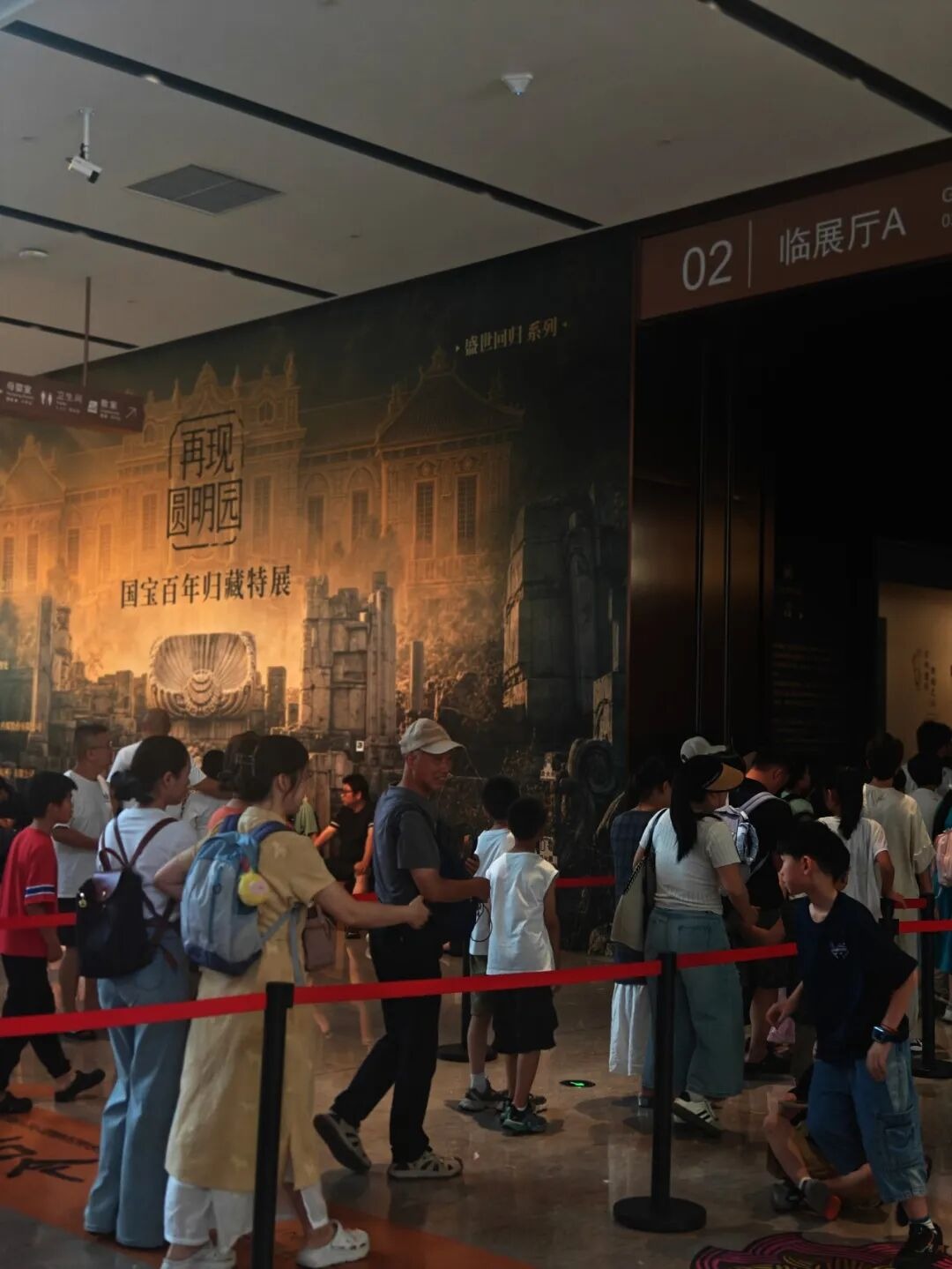 浙博之江馆展厅入口排队现场