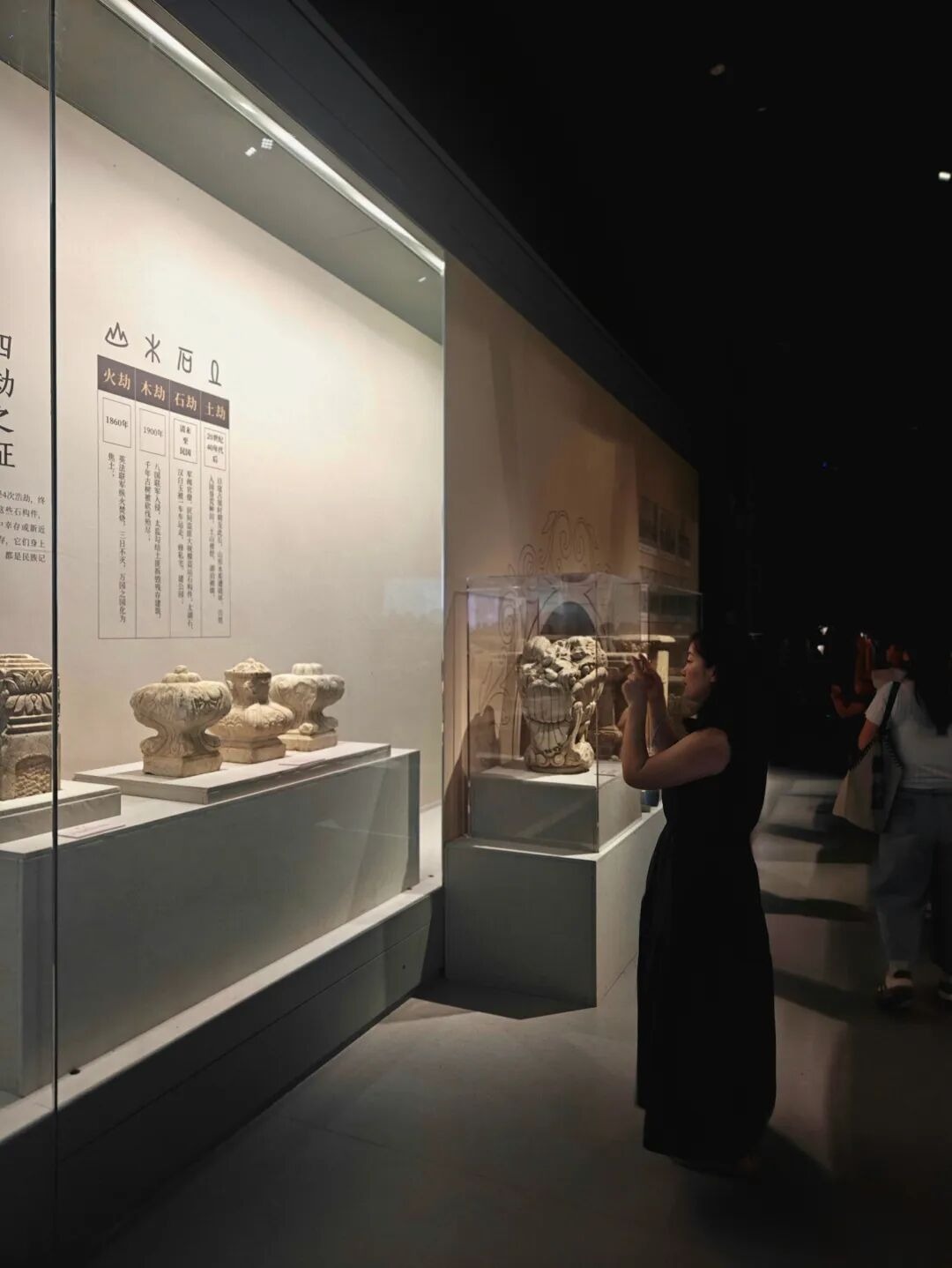 圆明园石构件展柜