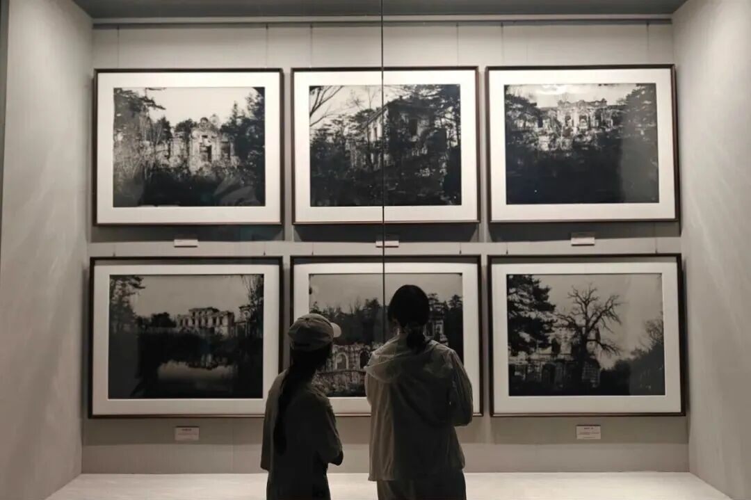 圆明园黑白老照片展区