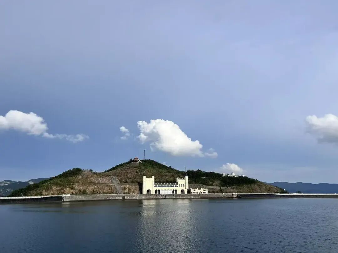 江南天池水坝与高山湖泊