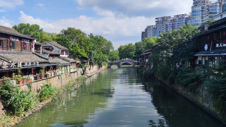 杭州40℃的暑假，我筛出6个能真正”泡在水里”的