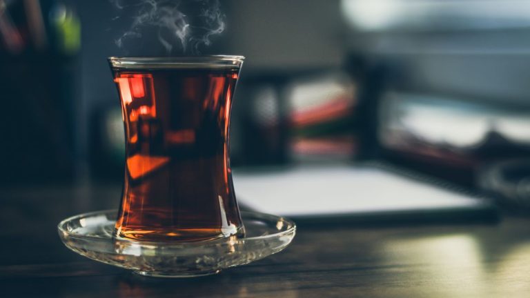 西湖龙井茶与杭州生活—— 一杯茶里的城市记忆
