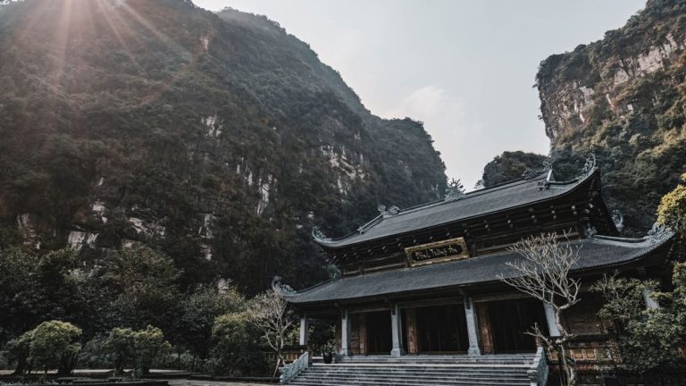 余杭那条溪，炭火烧着夏天就慢下来了