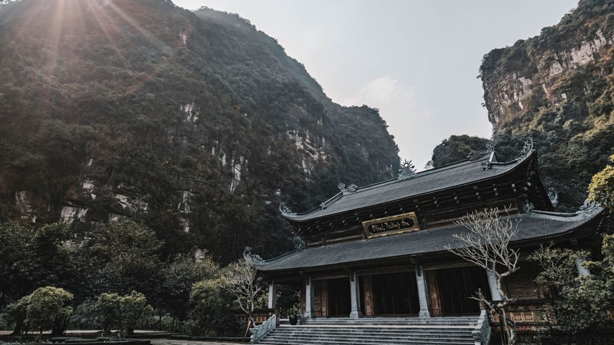 余杭那条溪，炭火烧着夏天就慢下来了