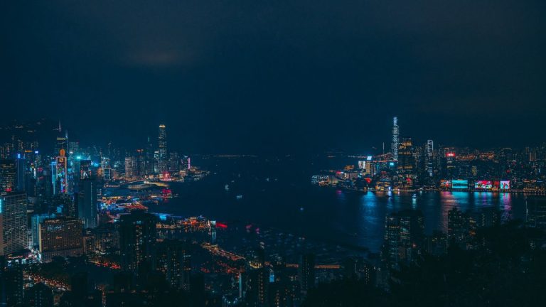 钱王祠夜游：当一千年前的吴越王开始唱Rap，沉浸