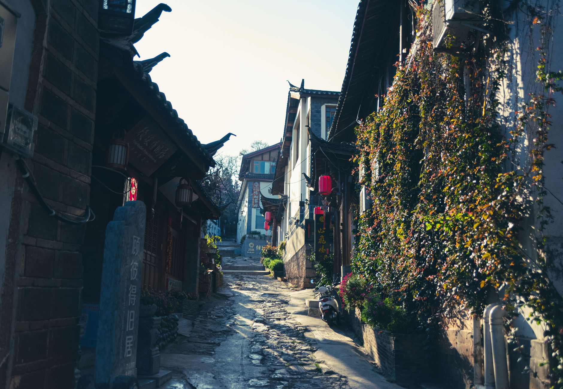 梅城走完吃一圈，再去江边骑车
