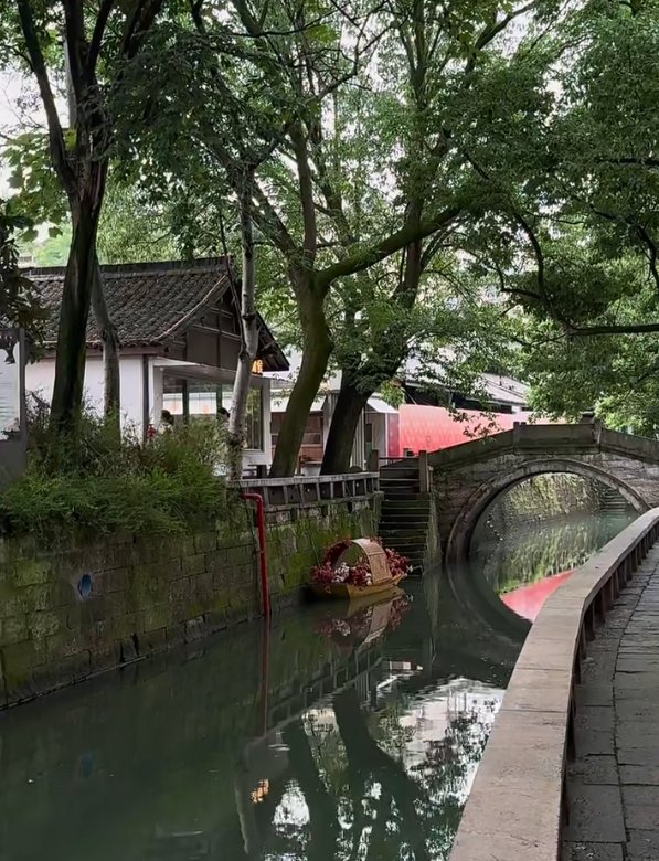 乌篷船河道
