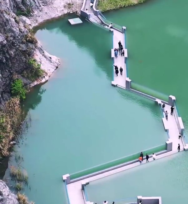太极广场湖水