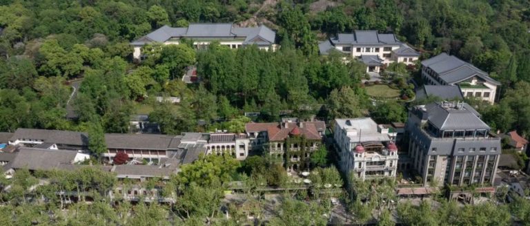 来杭州，住在西湖边的历史里：新新饭店与西湖山庄