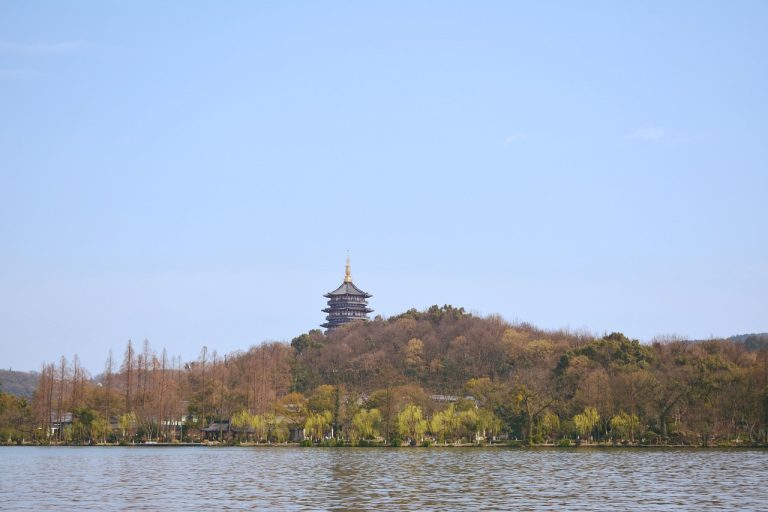 钱塘江观潮不止八月十八一年120天都能看